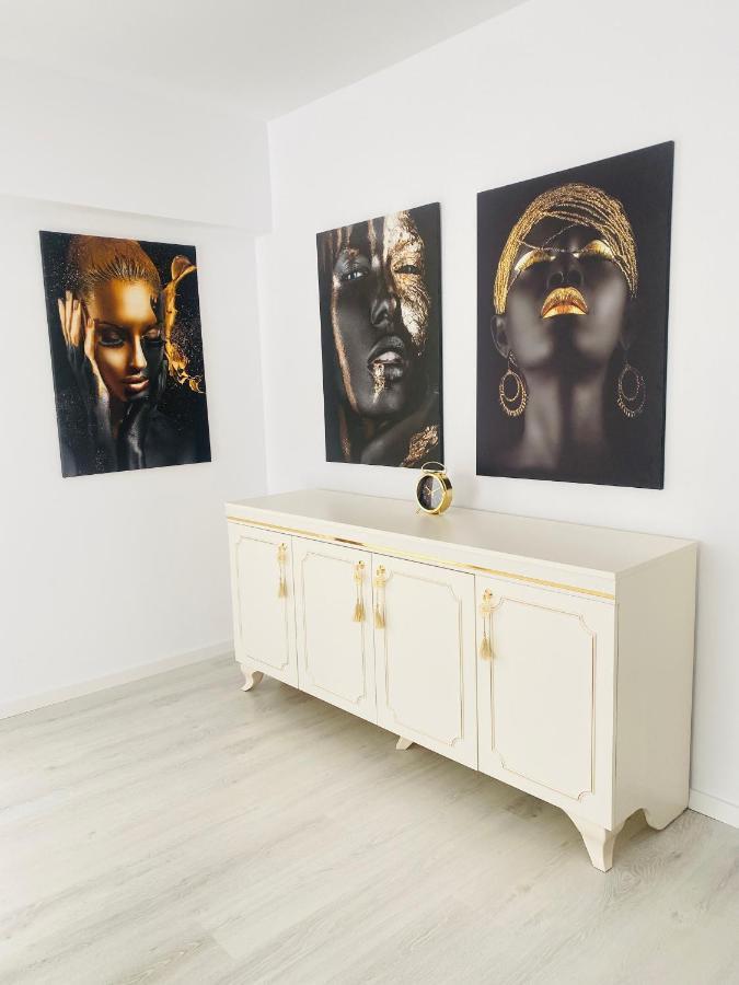 Luxury Queen คัมพูลุง โมลโดเวเนสค์ ภายนอก รูปภาพ